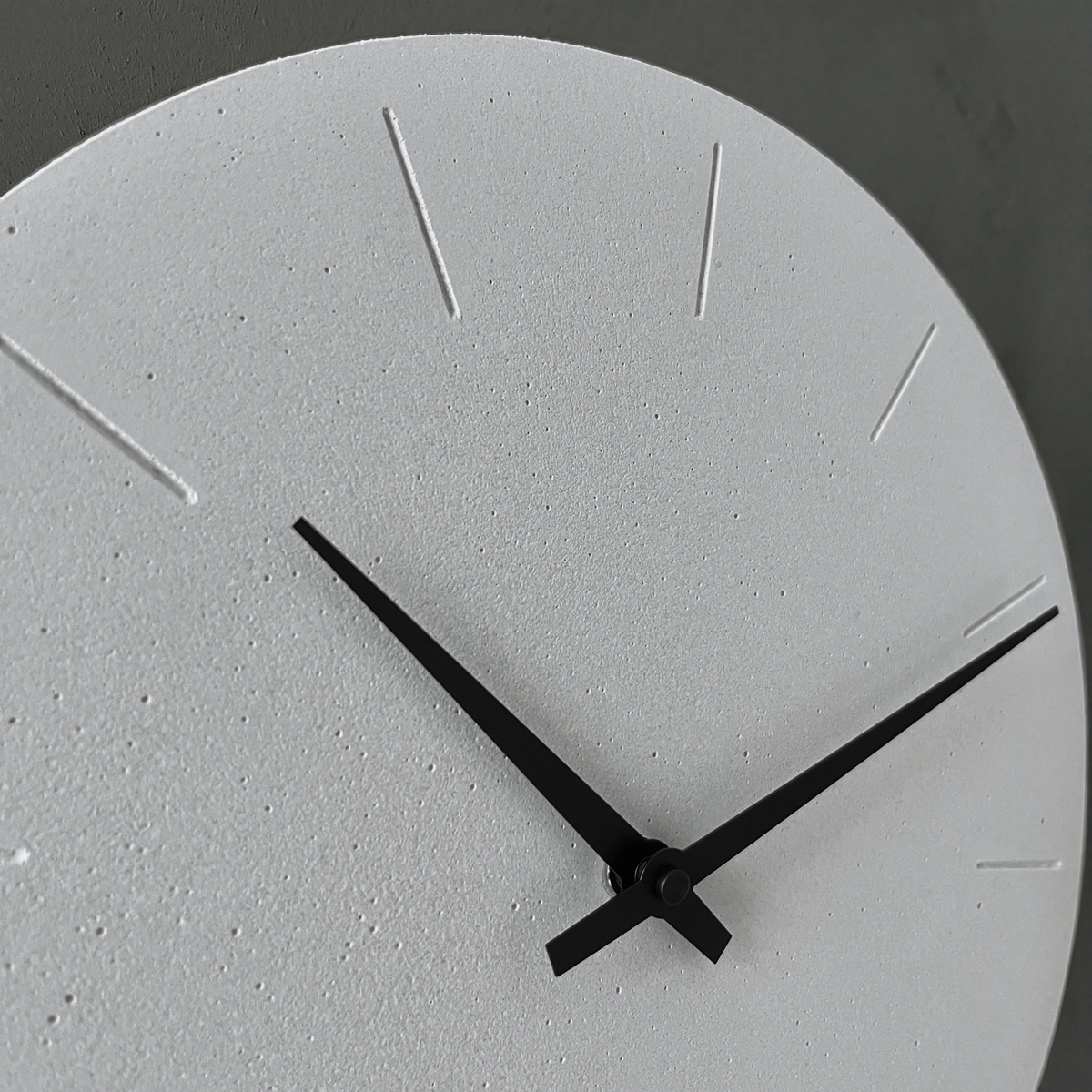 Betonwanduhr – Clair