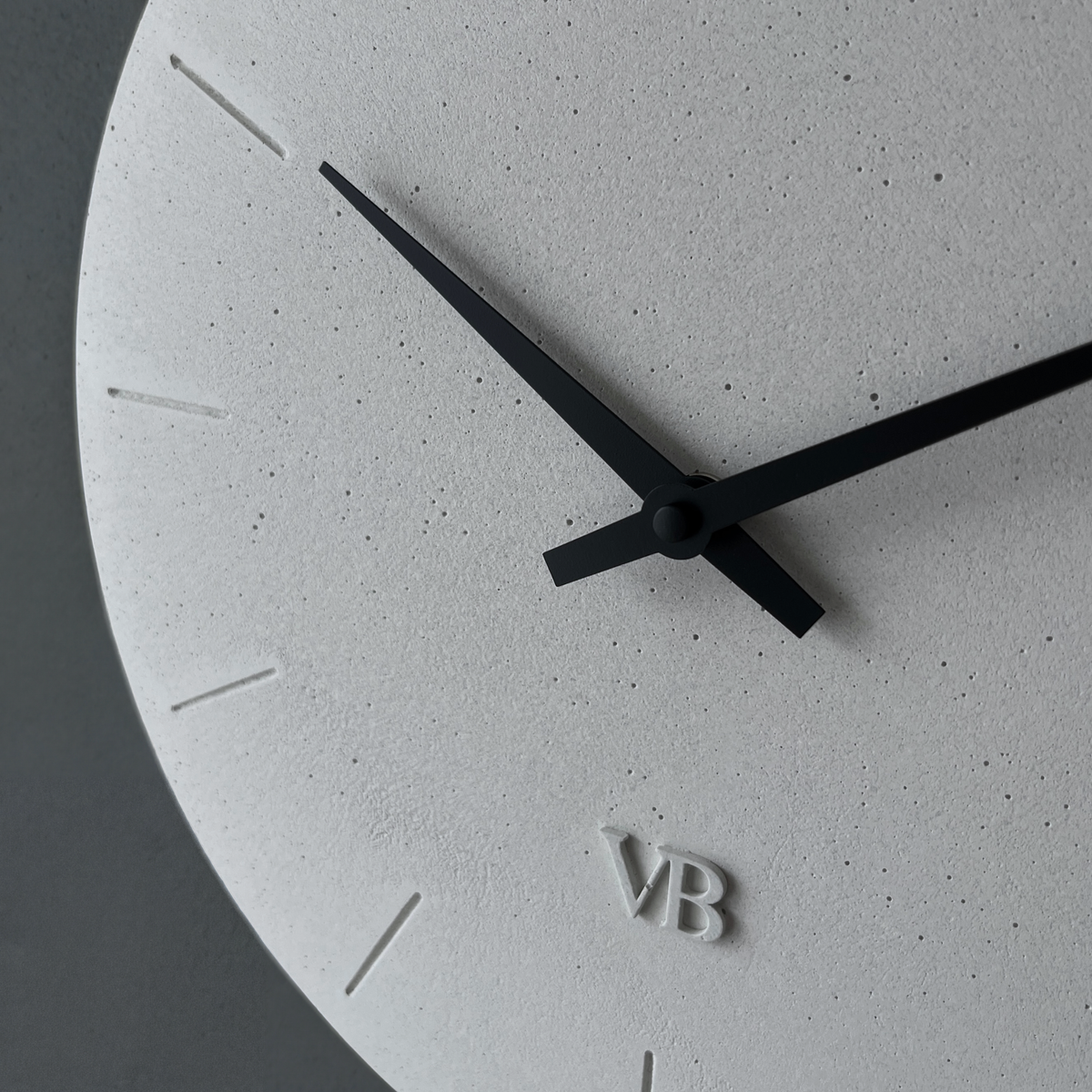 Betonwanduhr – Clair
