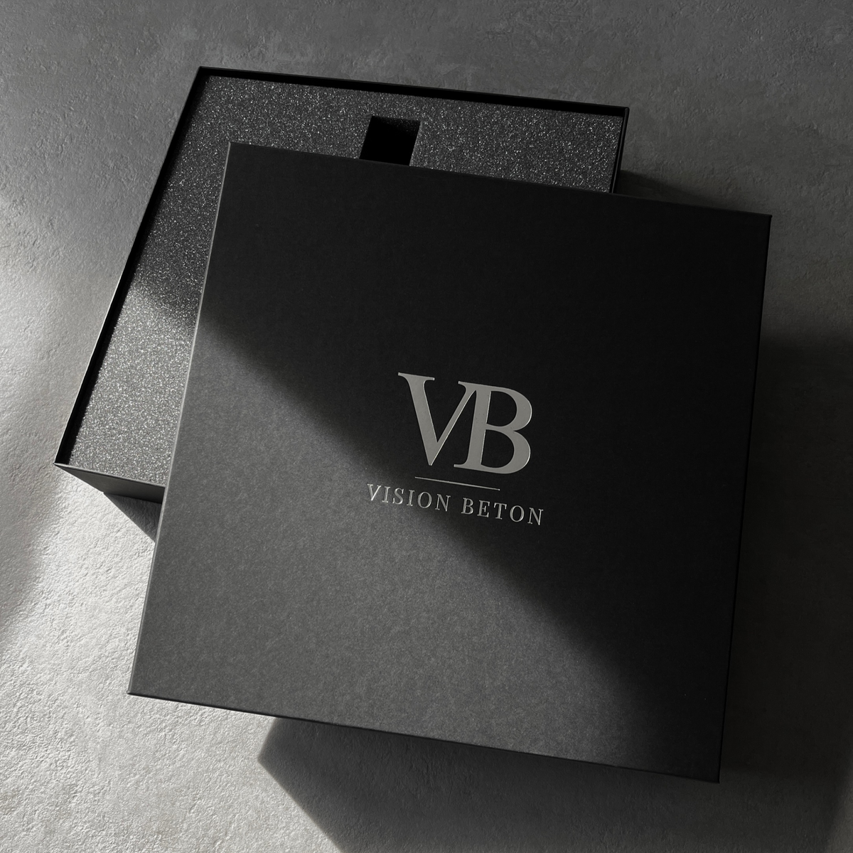 Betonwanduhr – Cendre